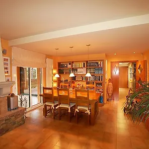 105363) Casa En Con Internet, Aire Acondicionado, Aparcamiento, Jardin Hotel